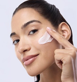 20241025 Digital Revitalift Filler Ha Cream Still1 Woman Dmi Image Na No Cta Landscape