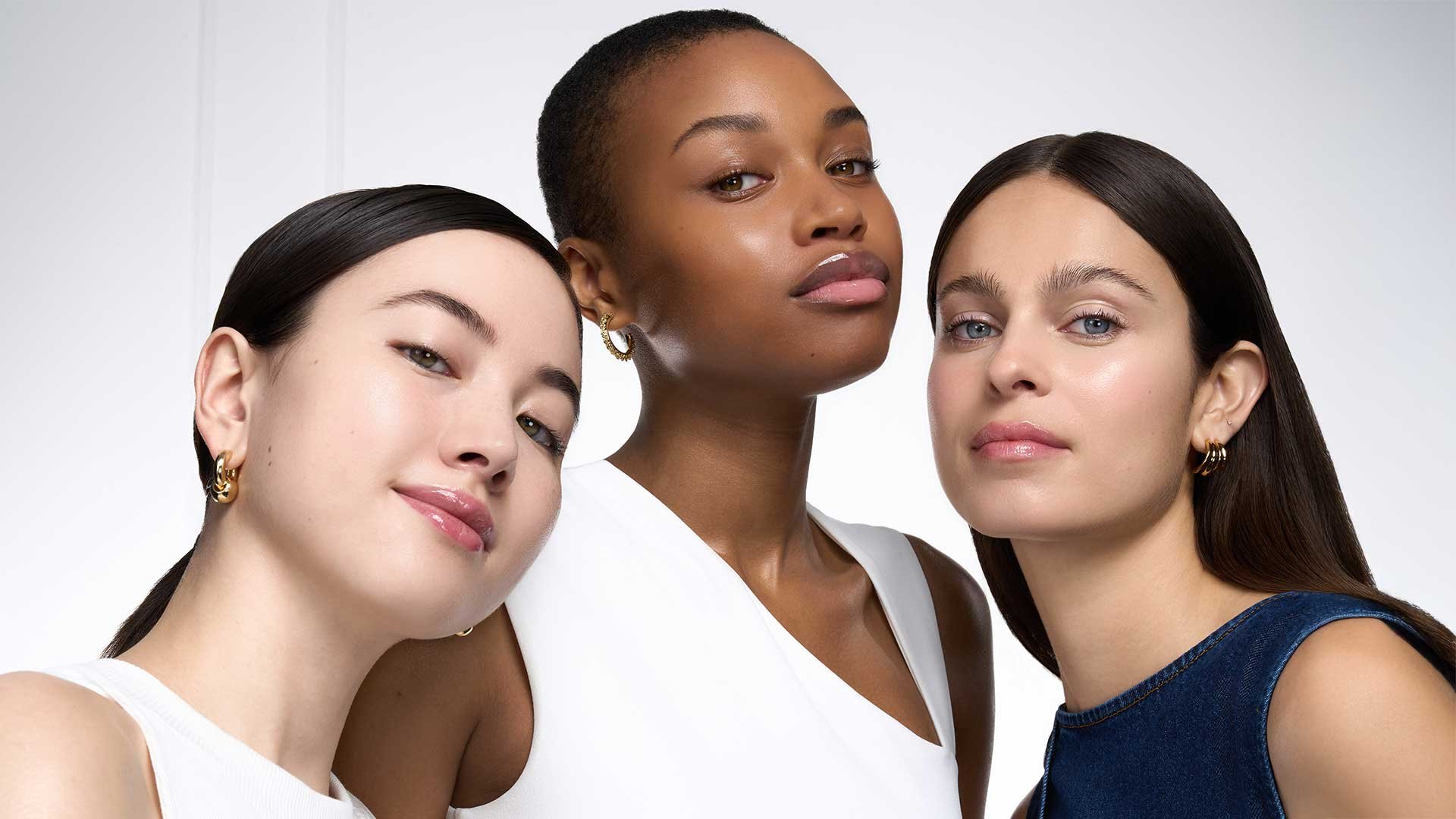 20252403 Oap Revitalift Filler Glass Skin Asset16 Na Dmi Na Na Digital Dmi Landscape