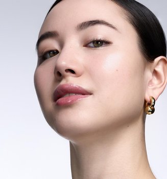 20252403 Oap Revitalift Filler Glass Skin Asset6 Na Dmi Na Na Digital Dmi Landscape