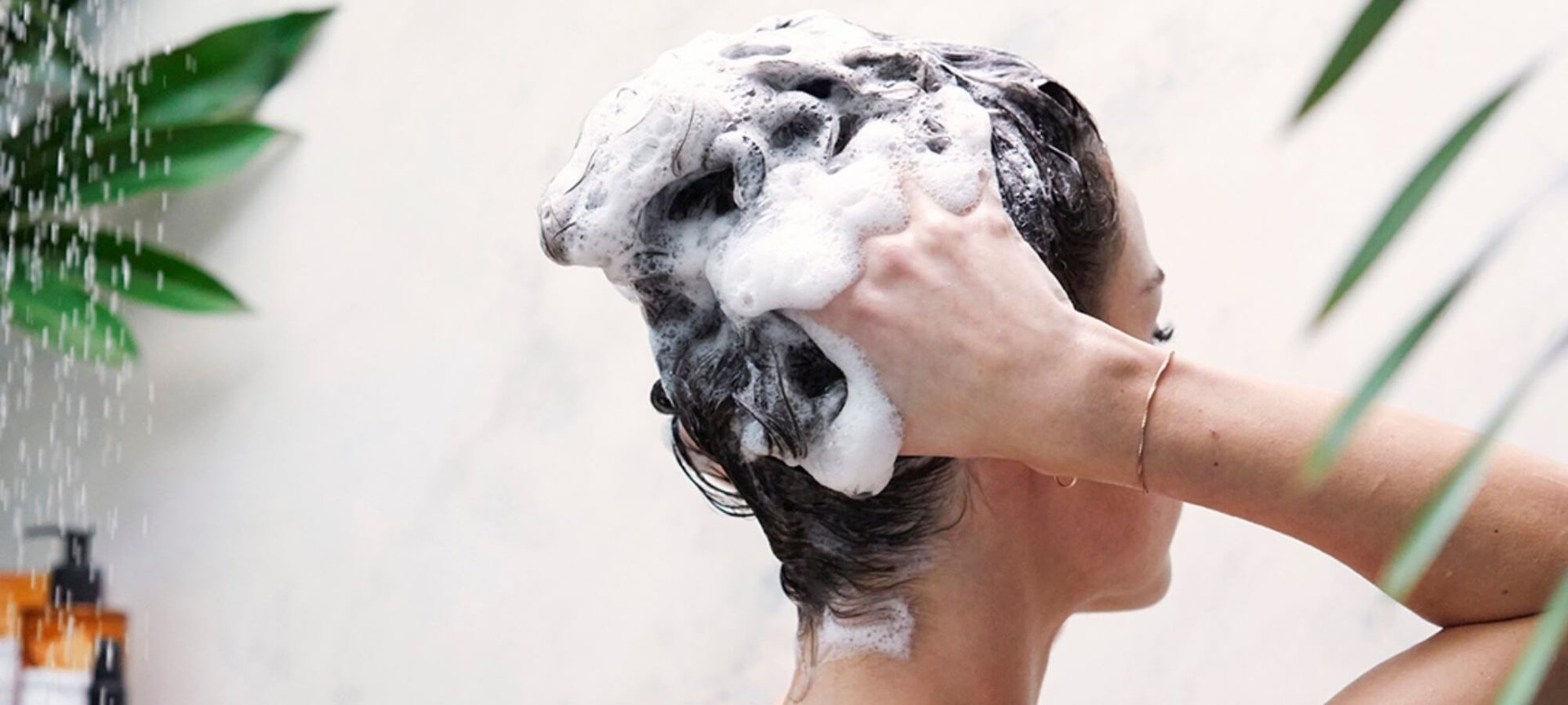 CAPELLI CON FORFORA GRASSI ECCO COME LAVARLI BENE IN 7 PUNTI