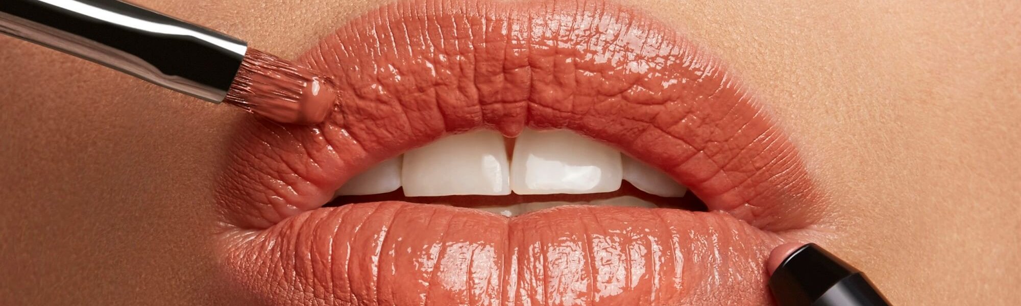 Lip contouring: come realizzare labbra voluminose