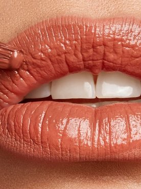 Lip contouring: come realizzare labbra voluminose