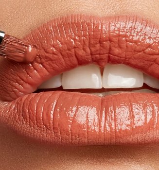 Lip contouring: come realizzare labbra voluminose