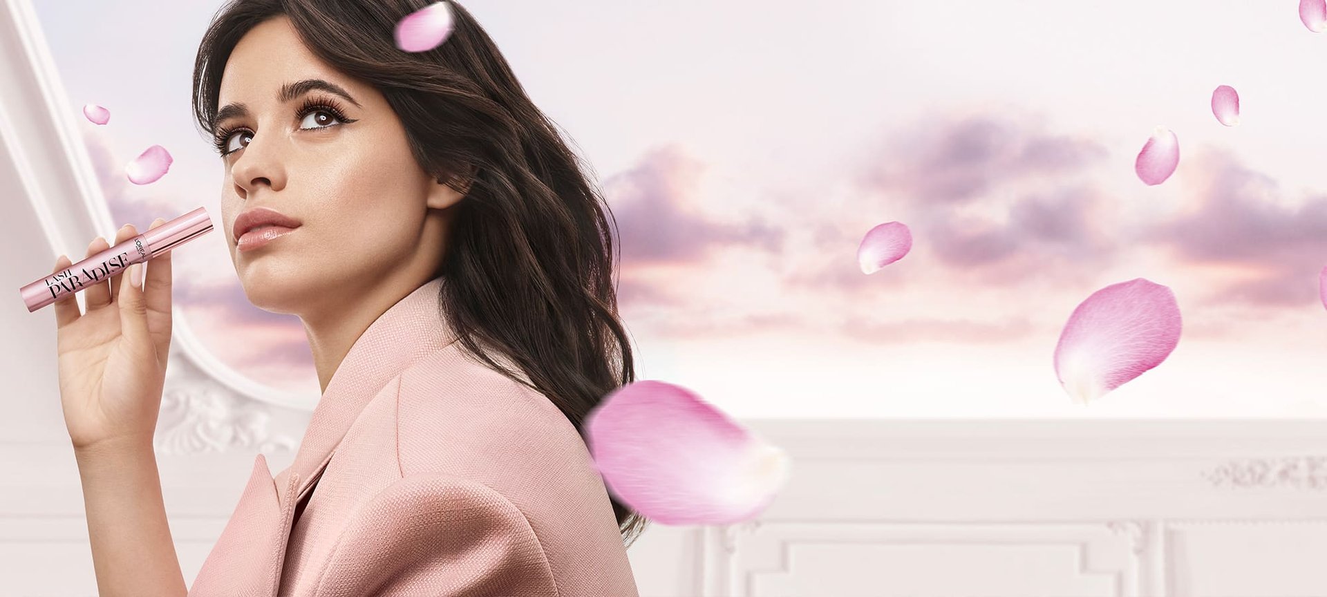 makeup model handing mascara