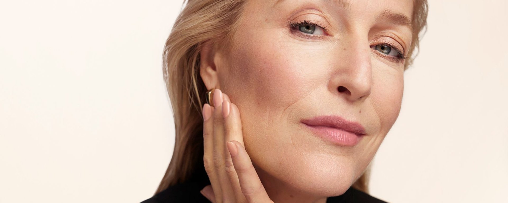 20250321 Digital Ageperfect Collagen Daycream Still1 Ganderson Dmi Image Na No Cta