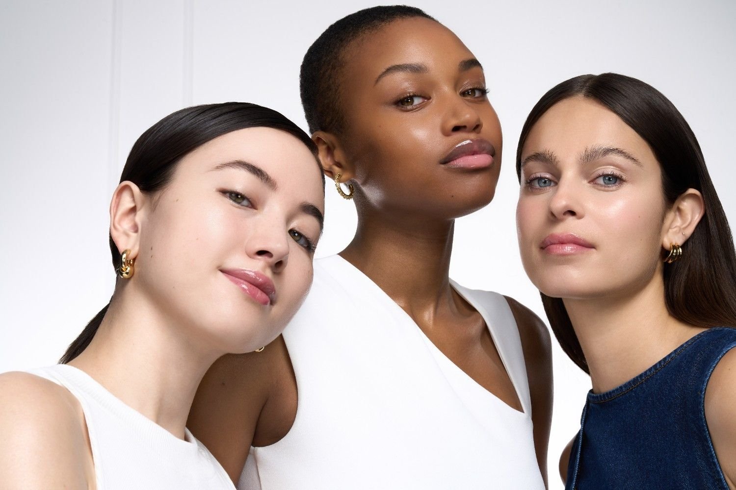 20252403 Oap Revitalift Filler Glass Skin Asset16 Na Dmi Na Na Digital Dmi Landscap