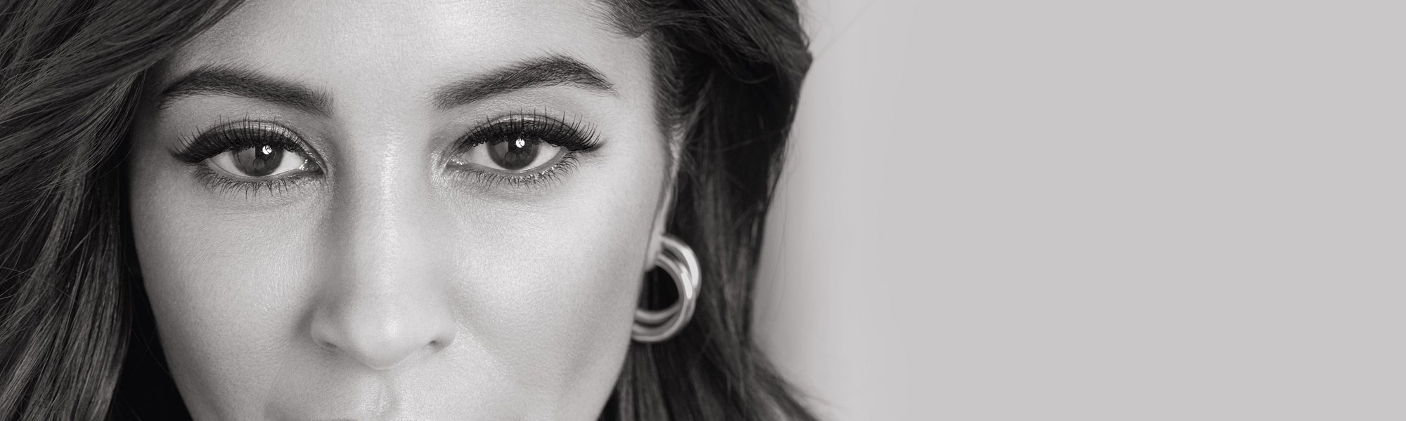 Leila Bekhti Volume Milion Hero