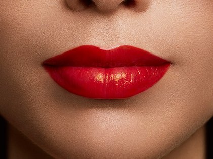 Rossetto Color Riche Shine 352 Beauty Guru Applicazione Pelle Chiara