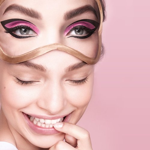 Modella Luma Grothe Acqua Micellare Detergente